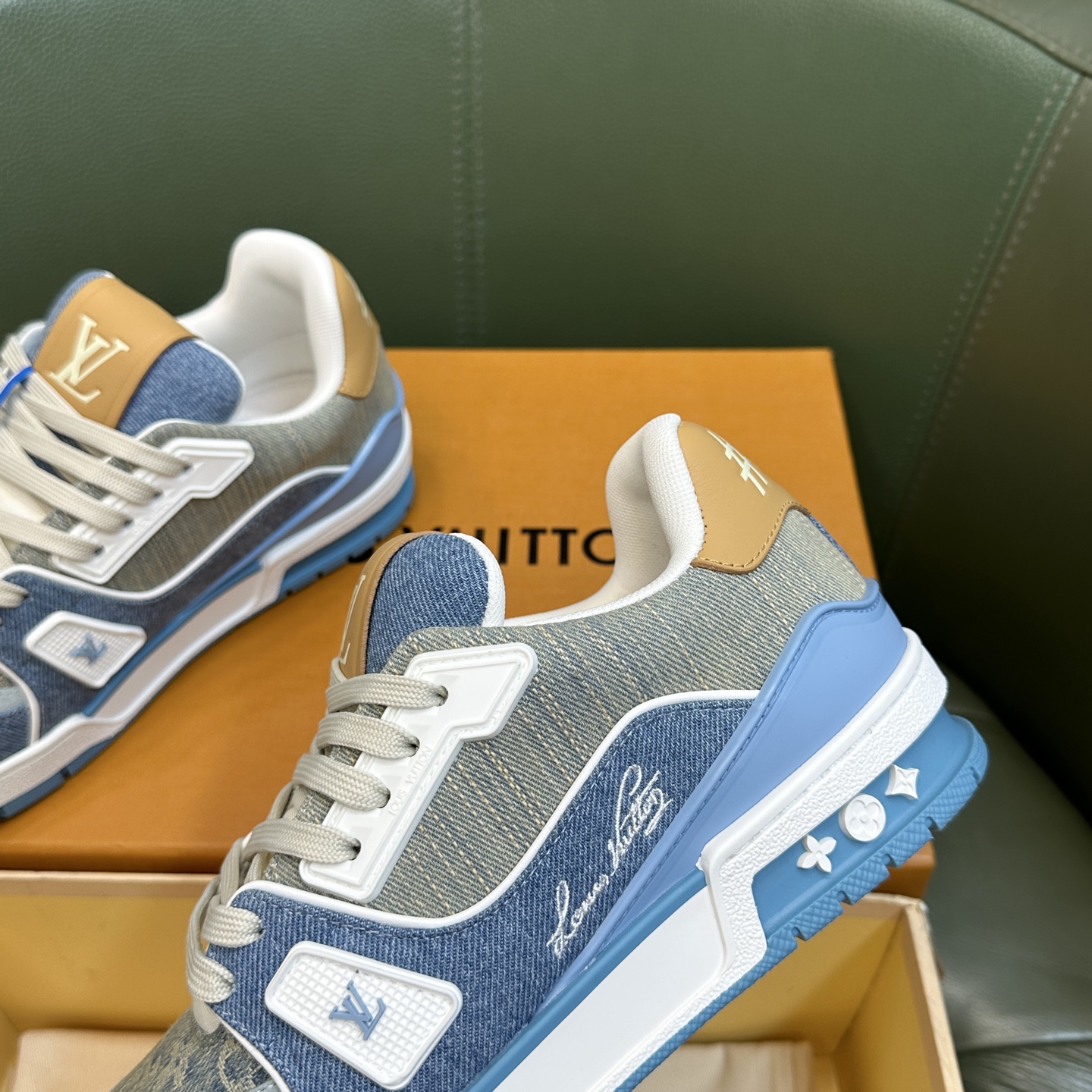 Louis Vuitton LV NEW Leather Sneakers - White/Blue - Image 7